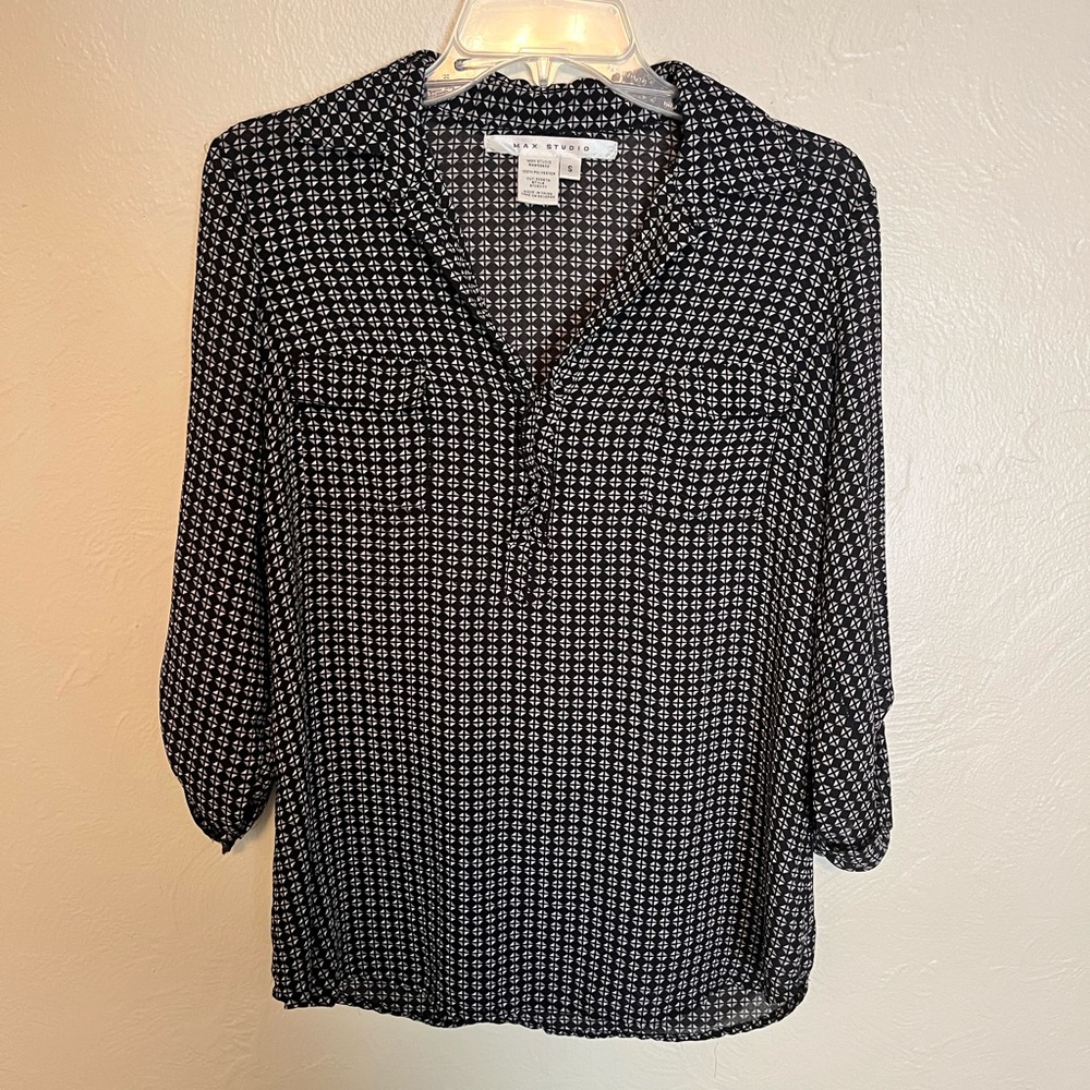 Max Studio size small long sleeve blouse